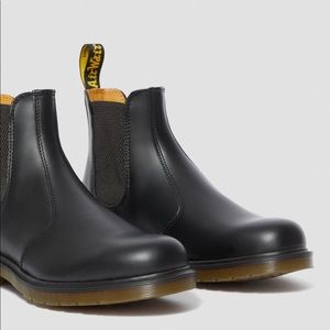 BRAND NEW DOC MARTENS 2976 Smooth Chelsea Boots